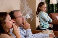 Tác hại kinh hoàng của khói thuốc đối với trẻ!
