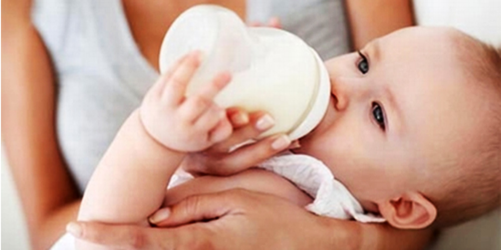 Những sai lầm khi pha sữa cho con