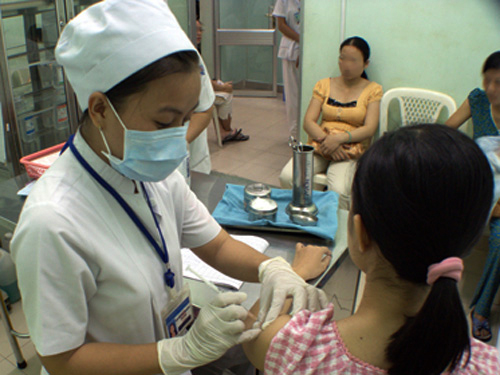 Tiêm nhầm vaccine DPT cho 31 phụ nữ mang thai