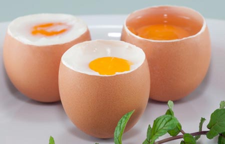 Kinh ngạc trứng luộc chín kỹ biến thành trứng sống 