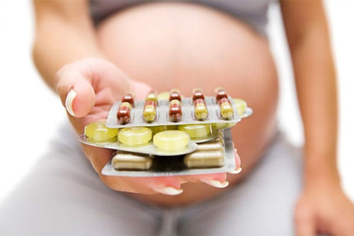 Vì sao cần bổ sung sắt và acid folic trước khi mang thai?