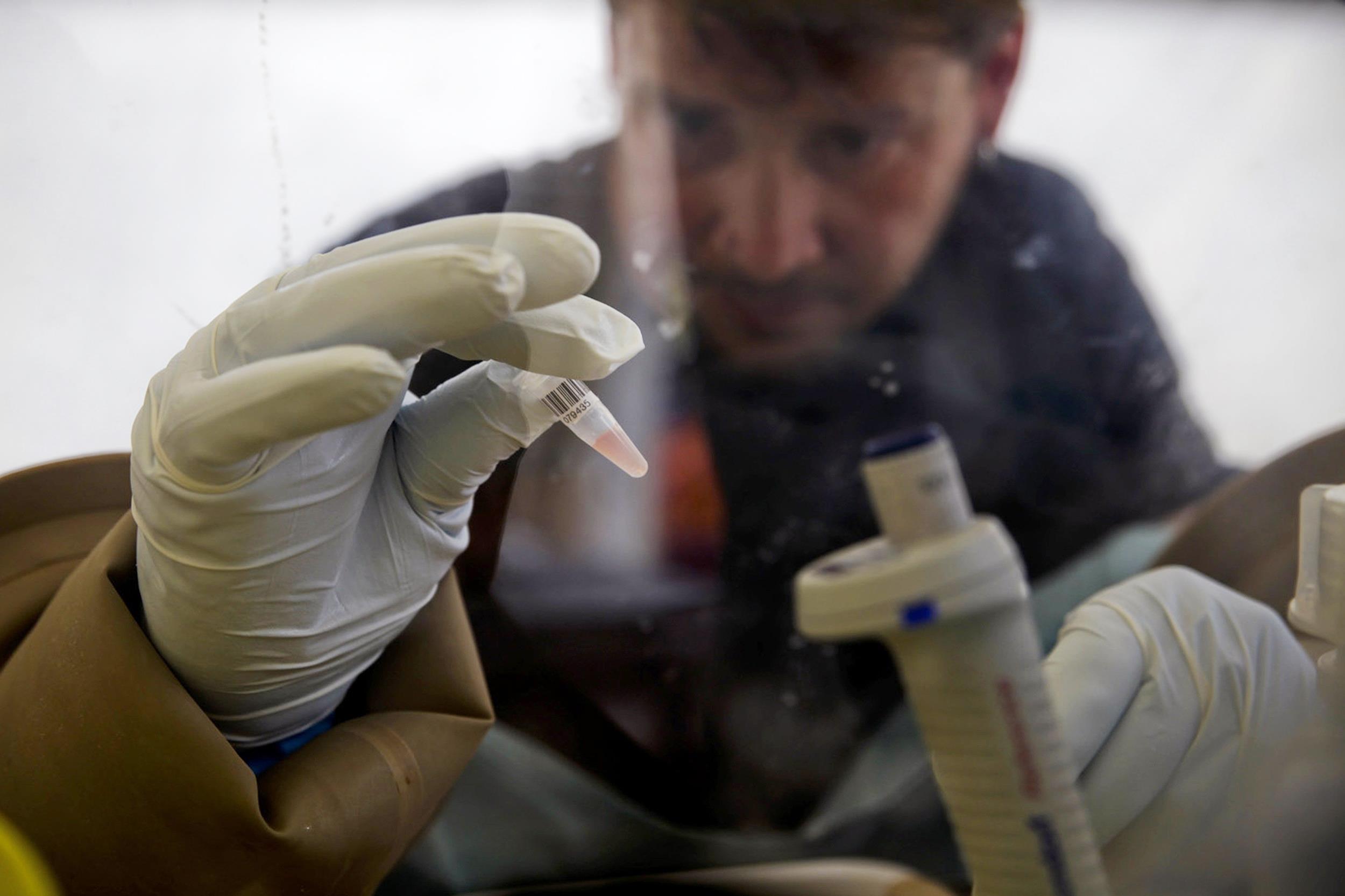 Thử nghiệm tiêm vaccine Ebola ở Sierra Leone