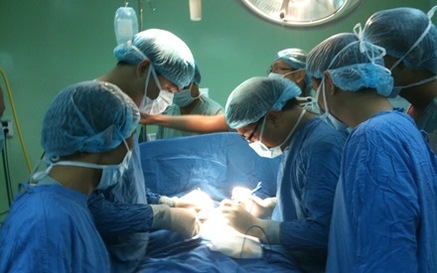 Phẫu thuật dị dạng tiết niệu – sinh dục cho gần 35 bệnh nhi ở miền Trung