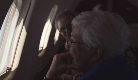 Lời khuyên cho người già khi đi máy bay