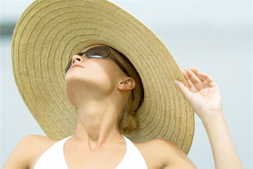 Bảo vệ da ngày nắng nóng: Cách nào?