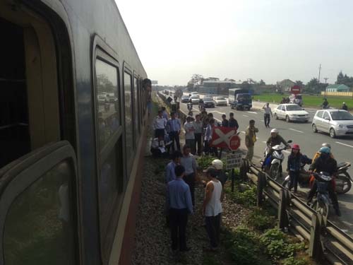 Tai nạn đường sắt tại Vinh: 2 mẹ con tử vong