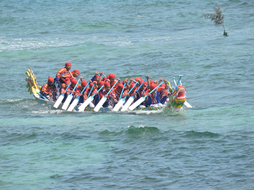 Khai hội đua thuyền Tứ linh trên đảo Lý Sơn
