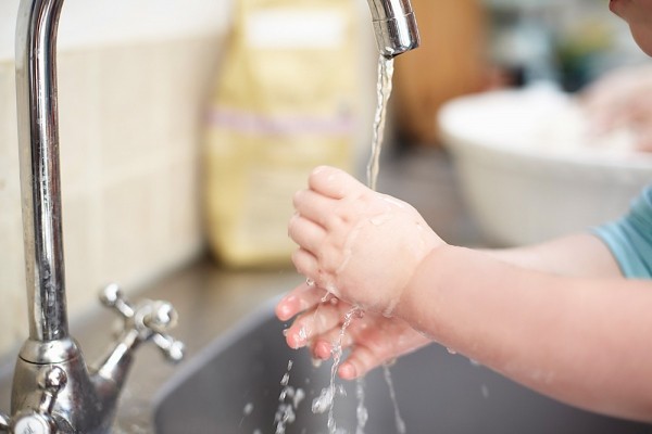 Nửa triệu trẻ sơ sinh chết mỗi năm vì thiếu nước sạch 