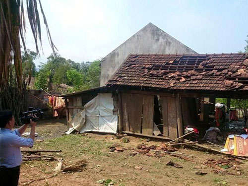 Mưa đá, lốc xoáy làm tốc mái gần 200 ngôi nhà tại Hà Tĩnh