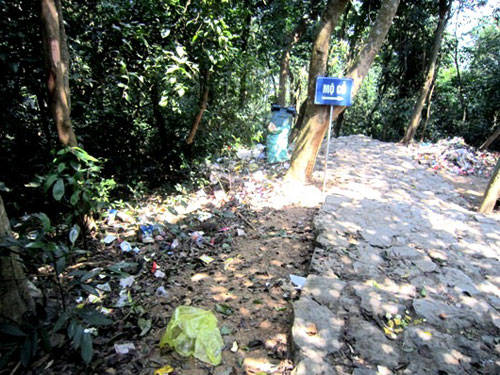 Di tích chùa Non - núi Thần Đinh ngập rác thải