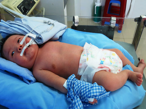 Bé sơ sinh bị bỏ rơi trong bệnh viện hơn 1 tháng