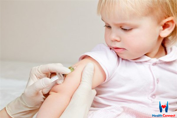 Trẻ 18 tháng tuổi tiêm vaccine ngừa sởi - rubella miễn phí