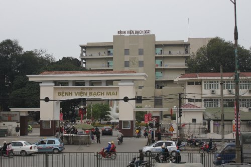 Bệnh nhân tại bệnh viện Bạch Mai nhảy lầu tự tử