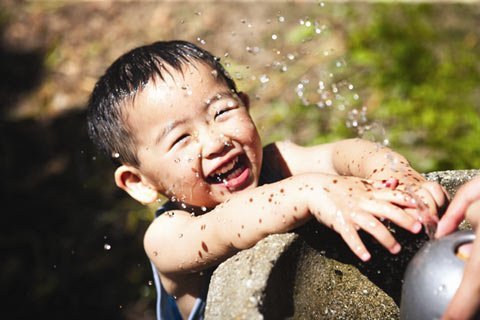 Dùng nước sạch giúp trẻ phát triển chiều cao
