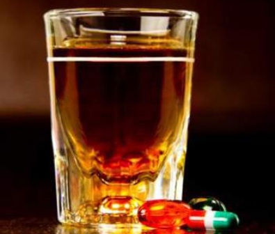 Rượu, bia và thuốc giảm đau dễ gây bệnh thận