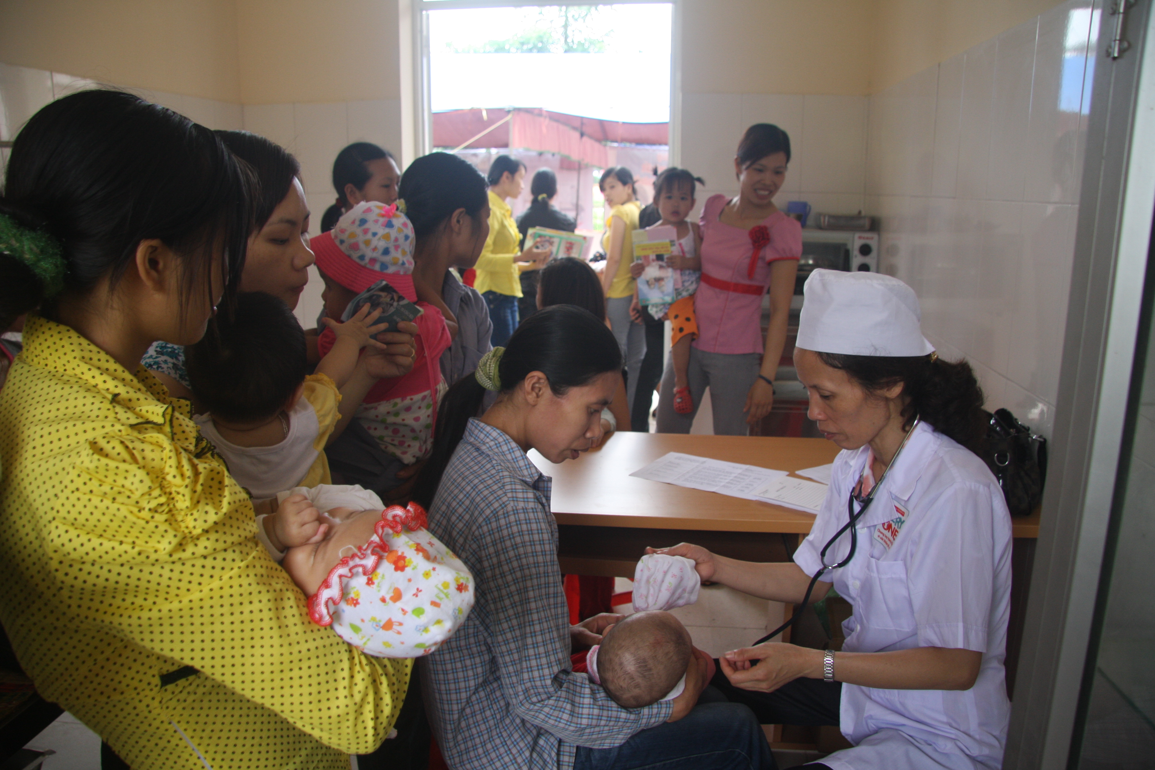 Việt Nam được đánh giá cao về chăm sóc sức khỏe bà mẹ, trẻ em.