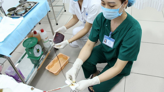 Hàng trăm mẫu tế bào gốc máu cuống rốn được lưu trữ miễn phí