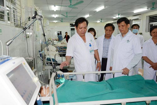 Tai nạn ô tô thảm khốc: Chuyển tiếp 4 bệnh nhân nặng về Hà Nội