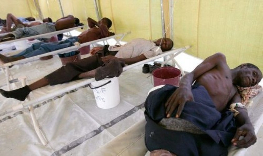Máu điều trị Ebola đang ‘sốt’ tại chợ đen Tây Phi