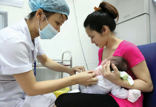 Bé gái nhập viên sau tiêm vaccine: Nguyên nhân do sốc phản vệ