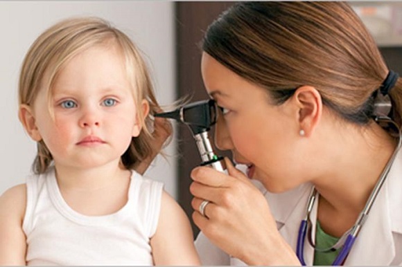 Cảnh giác với viêm tai giữa tiết dịch ở trẻ