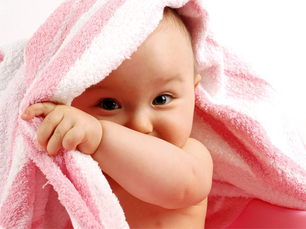 Mẹo hay trị da khô nẻ cho bé trong mùa đông