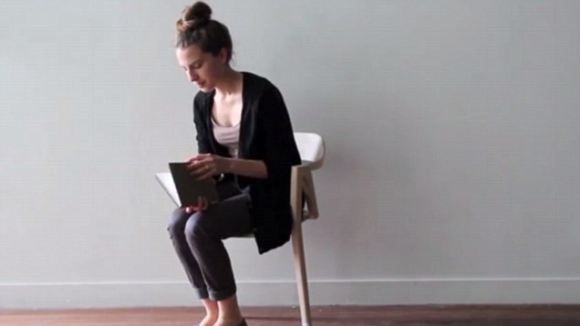 Kỳ lạ: Chiếc ghế 2 chân giúp sống lâu
