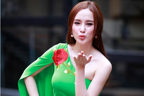 Angela Phương Trinh quyến rũ ra mắt Bước nhảy hoàn vũ 2015