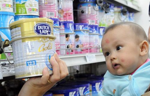 Giá sữa sẽ giảm khi cấm quảng cáo?