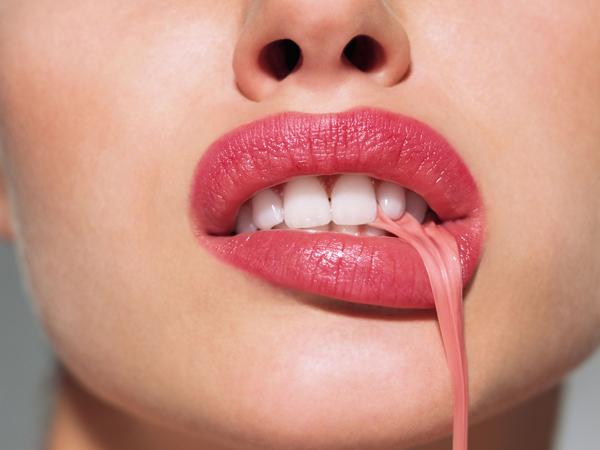 Nhai kẹo cao su có hại như thế nào?