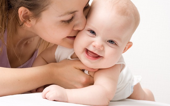  7 sai lầm bố mẹ thường mắc phải khi chăm trẻ sơ sinh