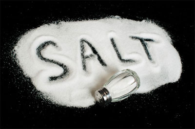 5 cách làm giảm lượng muối khi nấu ăn
