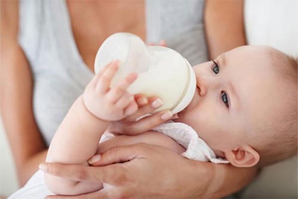 Trẻ dùng sữa công thức như thế nào thì tốt?
