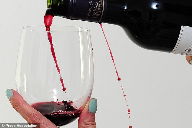 Có nên uống nhiều rượu vang đỏ?