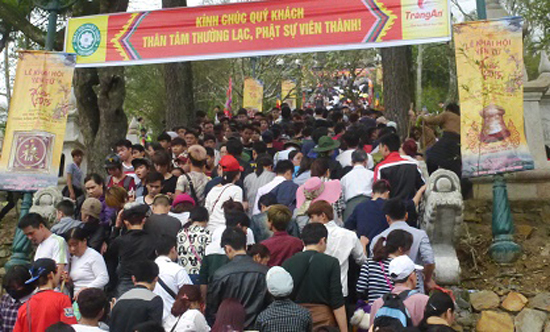 Hơn 3.000 người hành hương về Yên Tử 