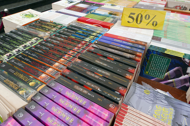 Hội sách Xuân 2015: Nhiều quầy sách giảm giá 50%