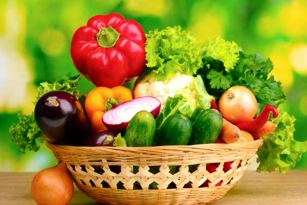 Có nên ăn rau quả trái mùa?