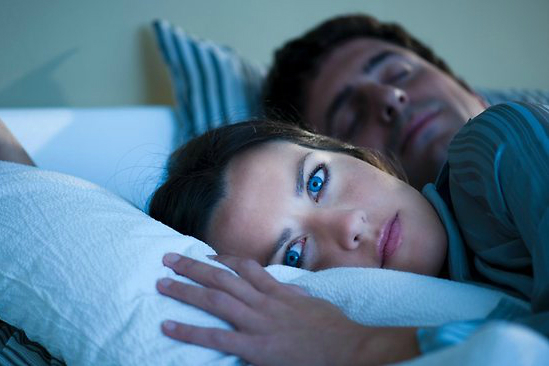 Phụ nữ ít được ngủ ngon hơn nam giới