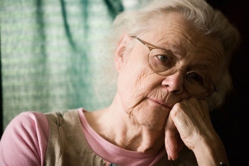 người cao tuổi: Dễ điên vì cô đơn