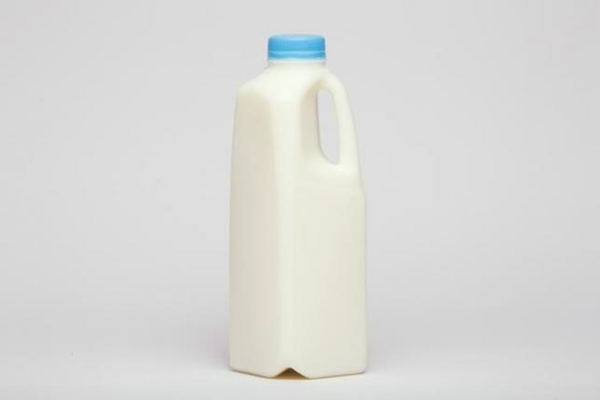Mỹ: FDA cân nhắc mở rộng kiểm tra dư lượng thuốc trong sữa