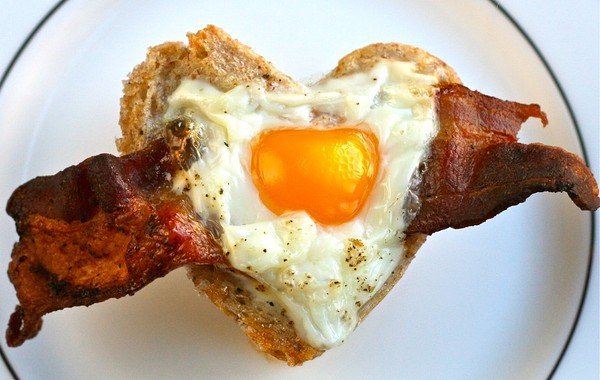 Video: Hãy ăn sáng với trứng và thịt