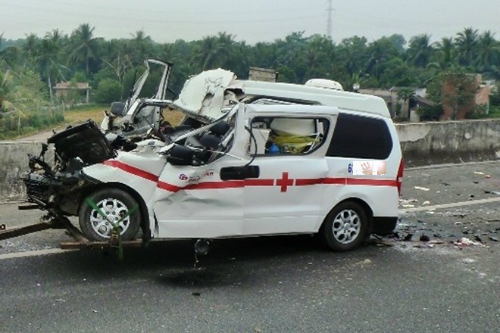 Hà Nội: Xe cấp cứu gây tai nạn, 5 người thương vong