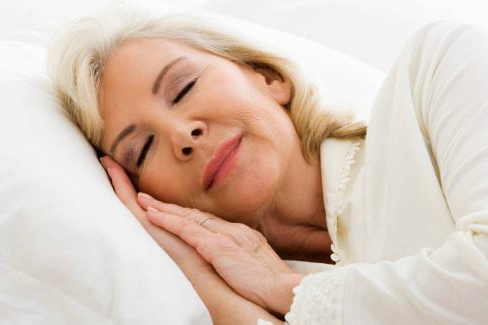 người cao tuổi làm gì để ngủ dễ hơn?