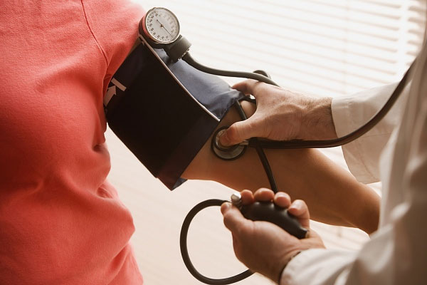 Dùng thuốc hạ huyết áp cần lưu ý những gì?