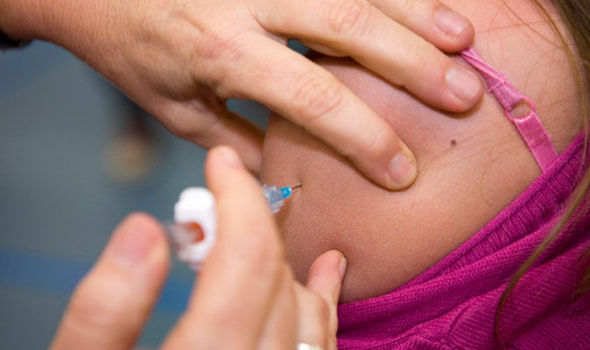 Tác dụng phụ đáng sợ khi tiêm vaccine ngừa ung thư cổ tử cung