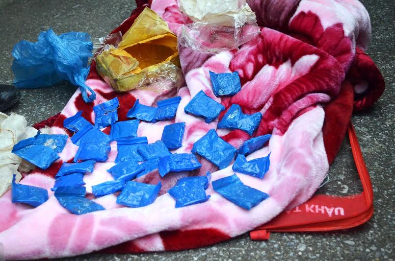 Điện Biên: Giấu 6.000 viên ma túy trong chăn bông