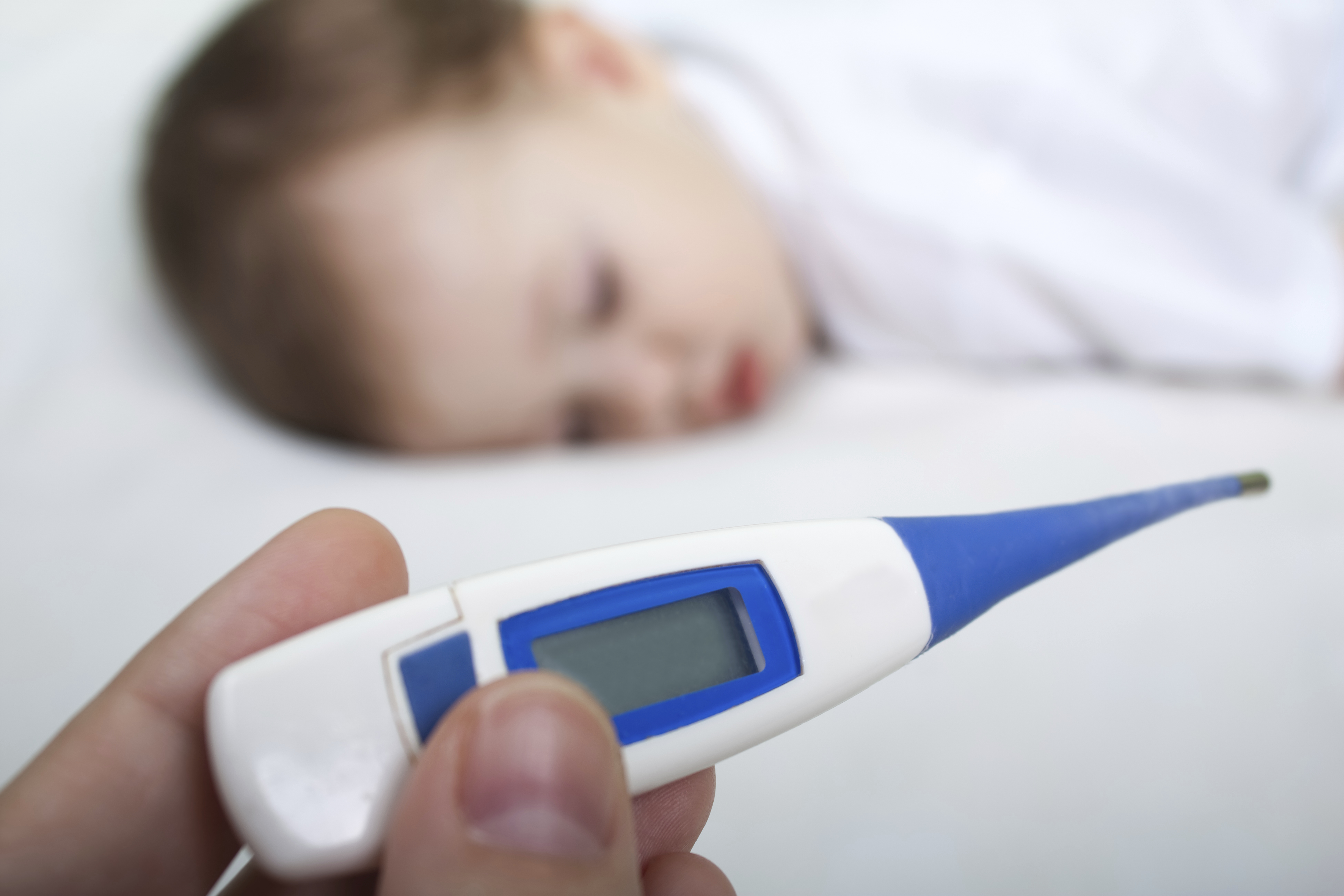 4 bước cần làm ngay khi trẻ bị sốt