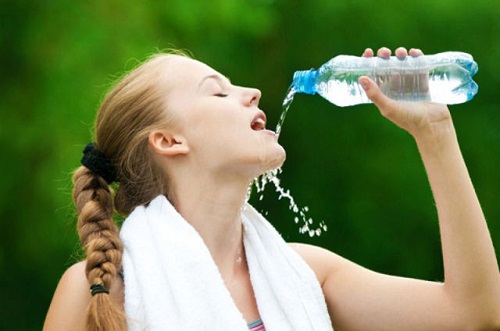 Sai lầm khi uống nhiều nước