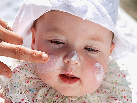 4 cách đơn giản chống nóng tránh bệnh cho trẻ