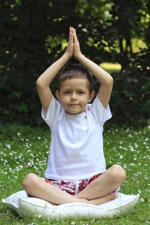 5 tư thế yoga tuyệt vời cho bé 1